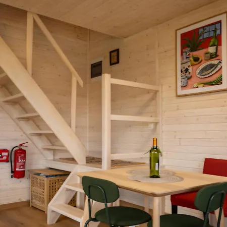 Dom Nad Jeziorem Dadaj W Kojtrynach 펜션 크로메로보